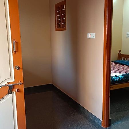 Sathya Guest House Tiruvannamalai Bagian luar foto